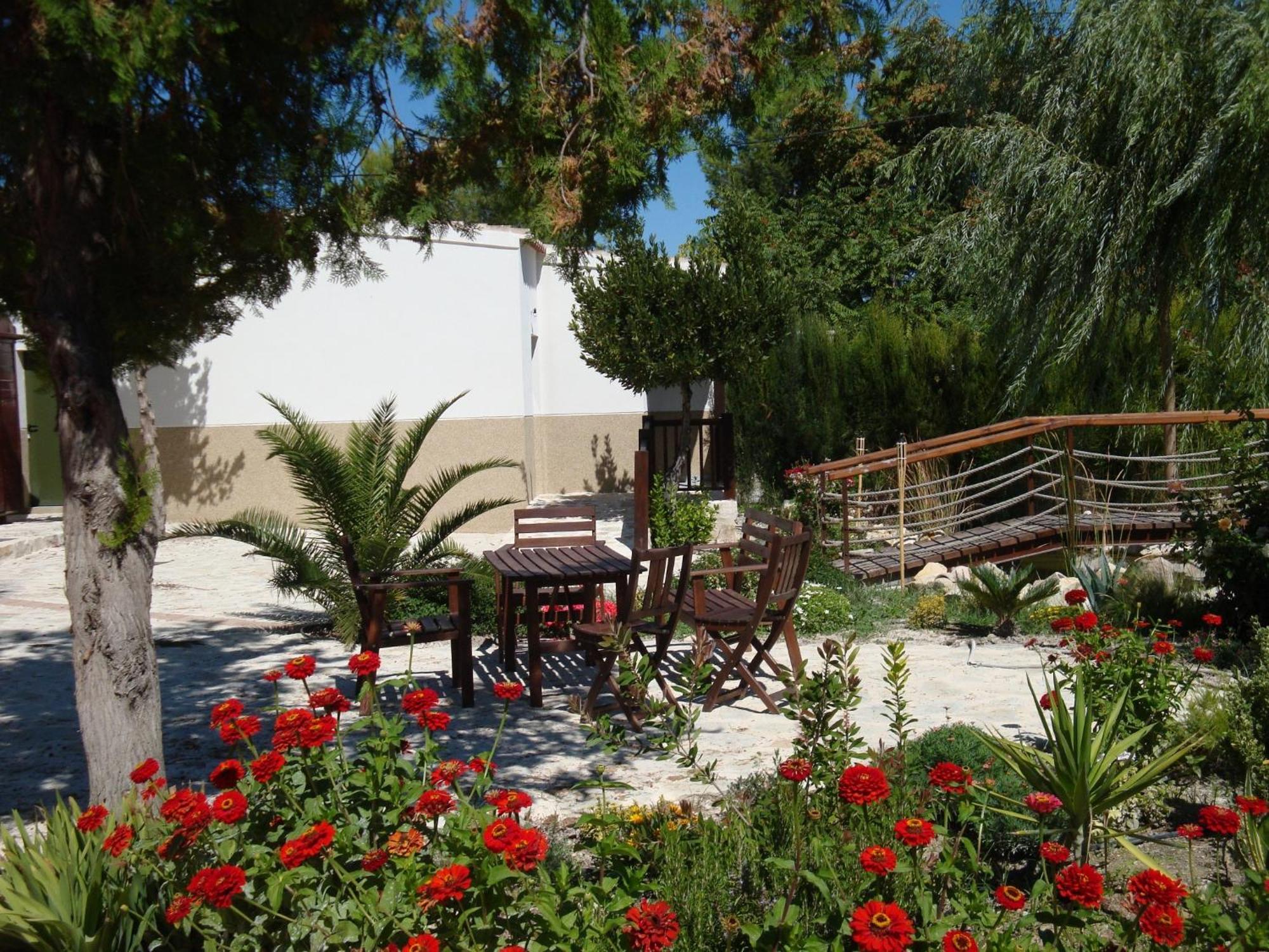 Отель Jardines De Casablanca Каравака-де-ла-Крус Экстерьер фото