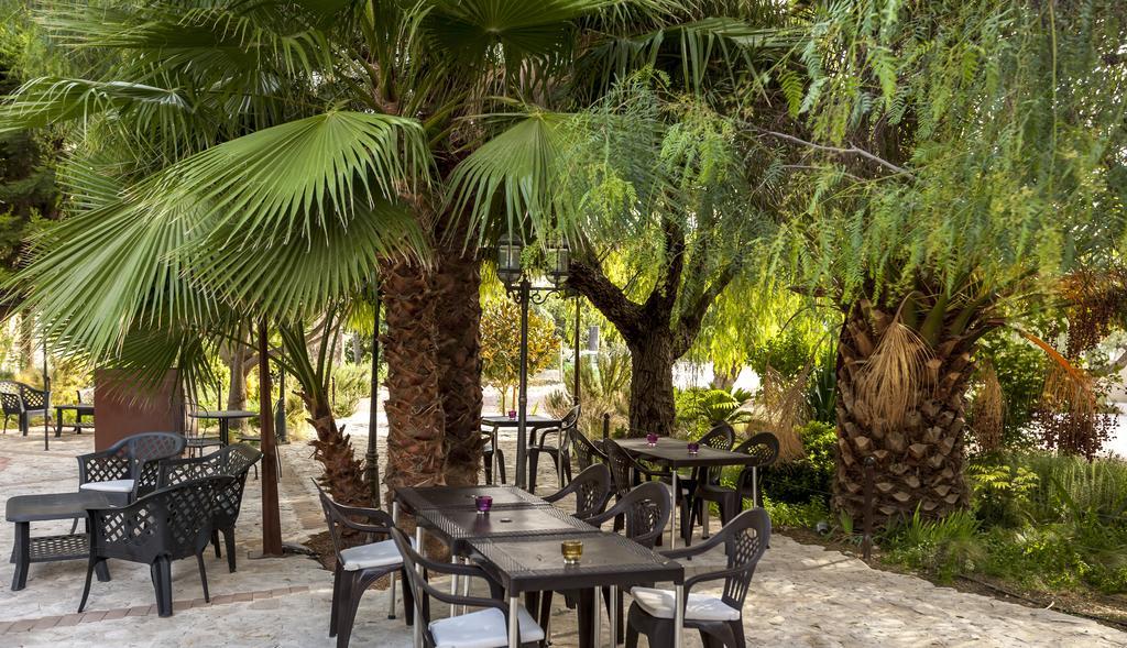 Отель Jardines De Casablanca Каравака-де-ла-Крус Экстерьер фото